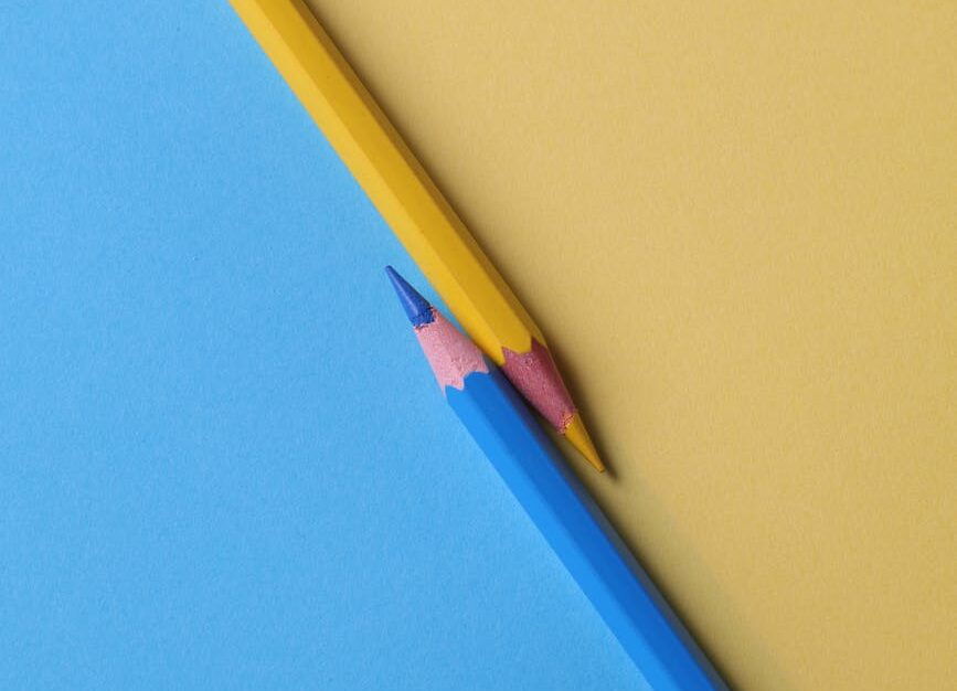 yellow and and blue colored pencils